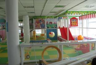 專(zhuān)業(yè)定制與無(wú)憂安裝 打造安全有趣的兒童淘氣堡樂(lè)園